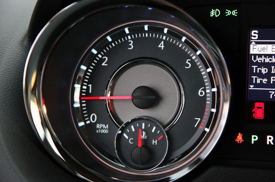  Chrysler Town & Country Touring 2011 года  (фото 20 из 43)
